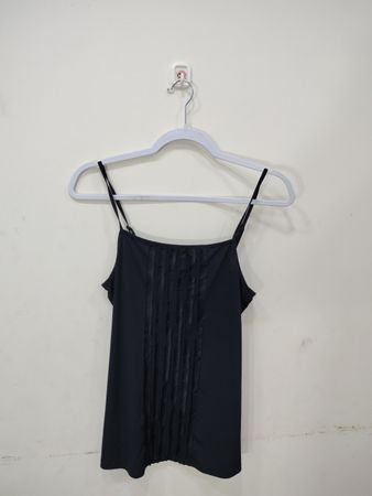 Die Limited Black Camisole mit Bänder-Detail