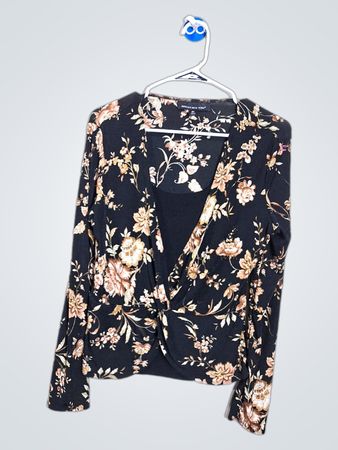 Briggs New York Women's Black Floral Twist Front Long Sleeve Top