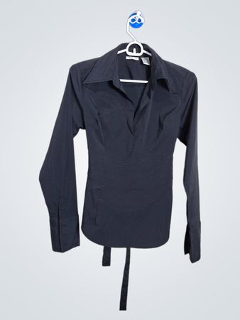 Candela Rose Black Langarm-Button-Up-Hemd mit Rückenkrawatte