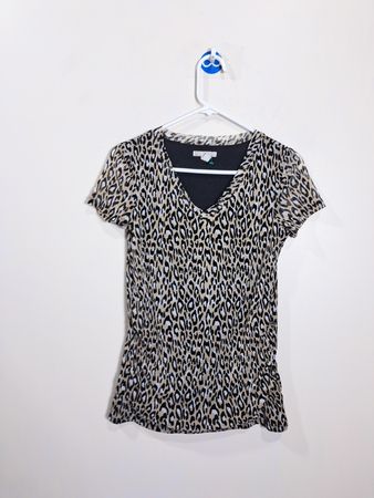 Dana Buchman Leopard Print V-Neck T-Shirt