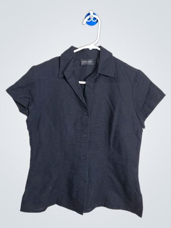 Chemise noire à manches courtes à boutons New York & Company