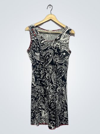 Abito senza maniche con stampa paisley bianco e nero con rifiniture rosse