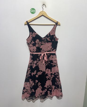 Robe imprimée florale Faith & Passion avec sash rose