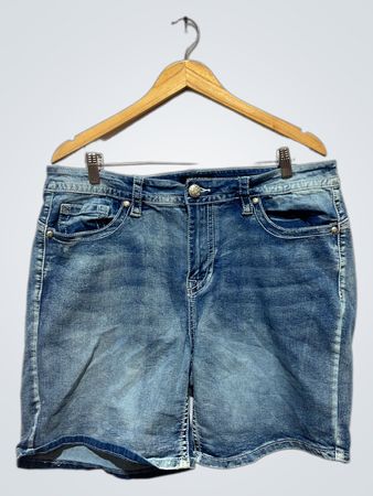 Shorts de Denim Bordados com Borboleta Femininos FIRE & RAIN DENIM