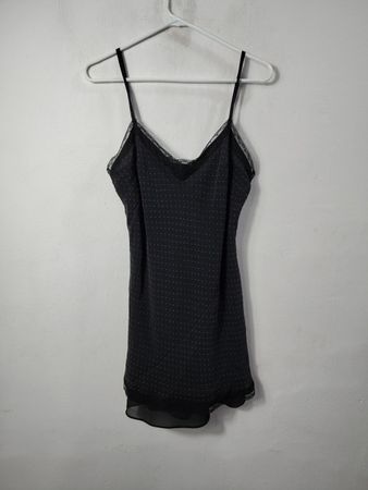 Vestido Slip Cami com Renda e Poá Preto Express