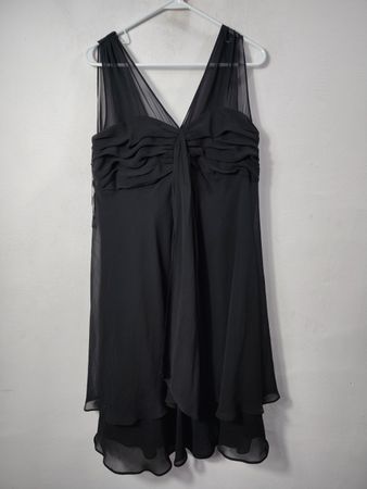 SANDRA DARREN Black V-Neck Ruffled Sheath Dress Size 12