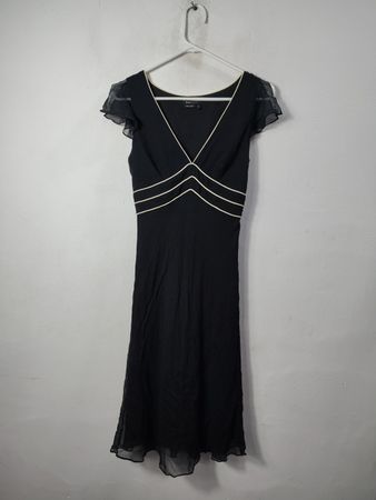 BCBGMAXAZRIA Vestido Midi Preto com Mangas Transparentes
