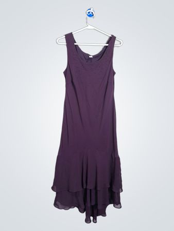 Robe violette à perles avec ourlet à volants