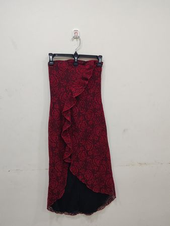 Vestido Sem Alças de Renda Vermelha