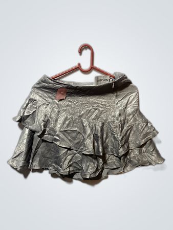 Metallisch grauer Rüschensaumrock