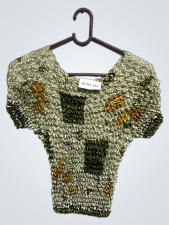 Plissiertes Strickoberteil mit quadratischem Muster