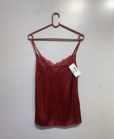 Rotes Spitzen-Camisole