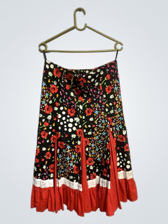 Midikleid mit Blumendruck, gepunktet und mit Rüsche am Saum