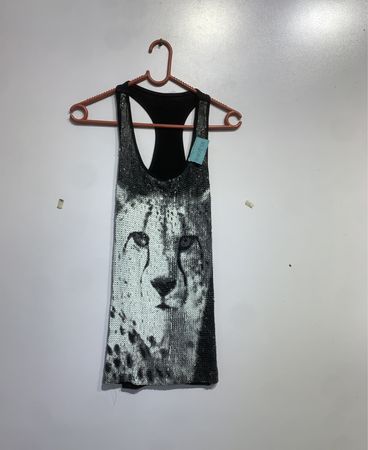 Schwarzes Tanktop mit Geparden-Pailletten-Design