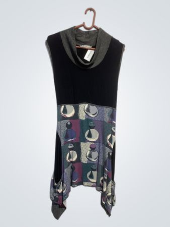 Quinze Heures Trente Ärmelloses Kleid mit Cowl-Neck und gemustertem Rock