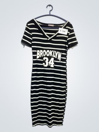 Schwarz-weißer gestreifter Brooklyn 34 Kleid
