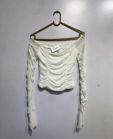 Weißes gerafftes Off-Shoulder Langarmoberteil
