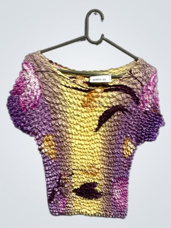 Faltenbluse mit abstraktem Druck