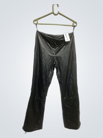 Schwarze Kunstlederhosen mit Fransen
