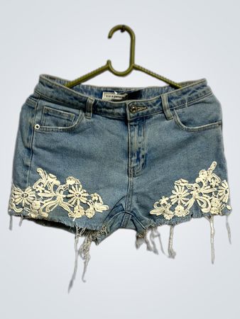 DENIM PIMKIE Damen Denim-Shorts mit Spitzenbesatz