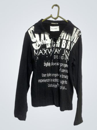 MAXWAY Schwarzes Langarmhemd mit weißem Textdruck