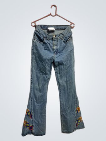 Levi's Flare-Jeans mit gestickten Akzenten
