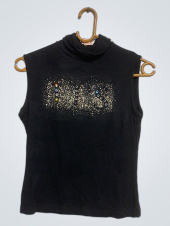 JJS Schwarzer ärmelloser Rollkragenpullover mit Verzierungen