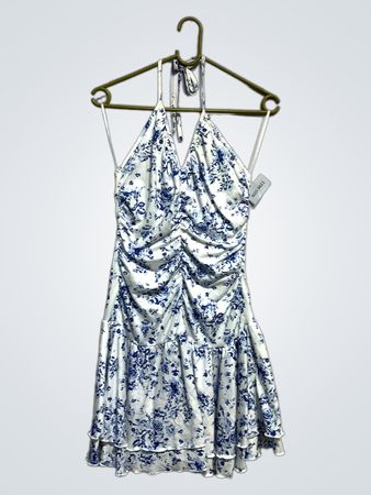 Weißes und blaues Blumendruck-Rüsch-Halterkleid