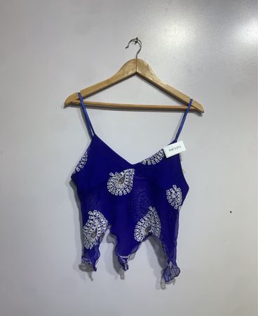 Blaues Cami-Top mit weißem Muster