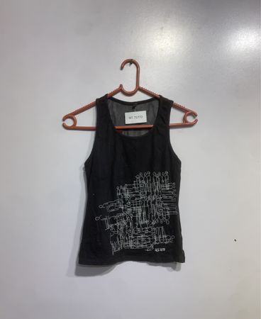 Schwarzes Tanktop mit grafischem Druck