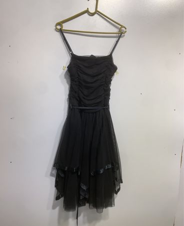 Schwarzes gerüschtes Tüllkleid