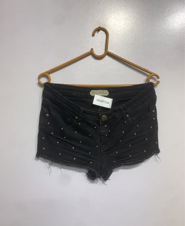 Schwarze Denim-Nieten-Shorts