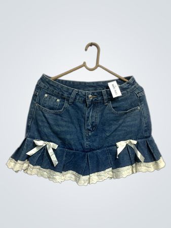 Jeansrock mit Schleifen und Spitze