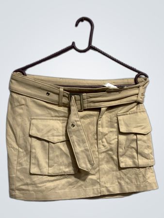 Beiger Cargo-Minirock mit Gürtel
