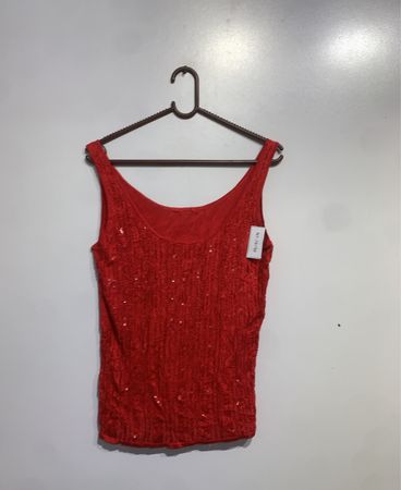 Rotes Pailletten-Top
