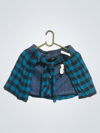 Blau-schwarz kariertem Denim-Rock mit Bindung