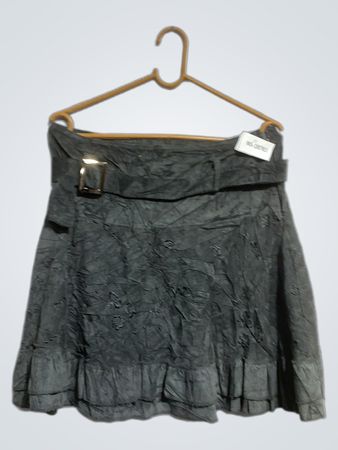 Grau Rock mit Gürtel und Rüschensaum