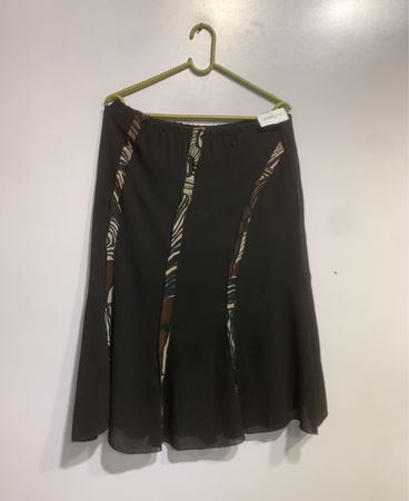 Schwarze Skirt mit dekorativen Paneelen