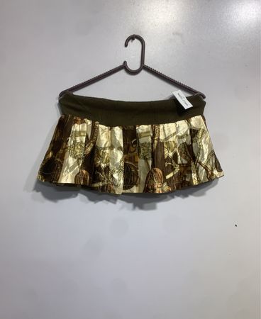 Faltenrock mit Kettenprint