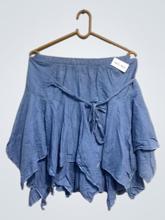 Blauer Rüschensrock mit Bindegürtel