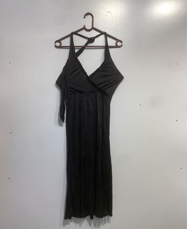 Schwarzes Halfter-Maxikleid