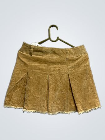 Tan Corduroy Plissee-Minirock mit fransigem Saum