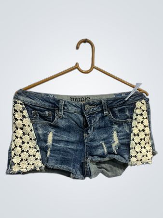 Hippie Denim-Shorts mit Häkelbesatz