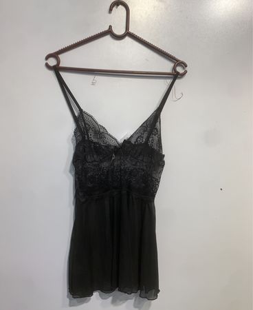 Schwarze Spitzencharles mit dem Etikett NT-79407