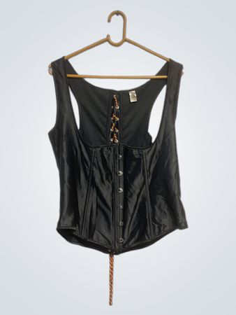 Schwarzes Korsett-Oberteil mit Schnürdetails