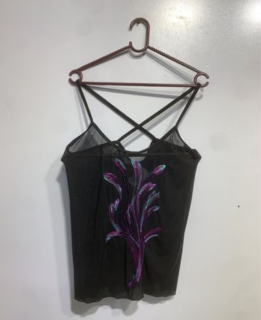Schwarzes, durchsichtiges Camisole mit besticktem Blumenmuster