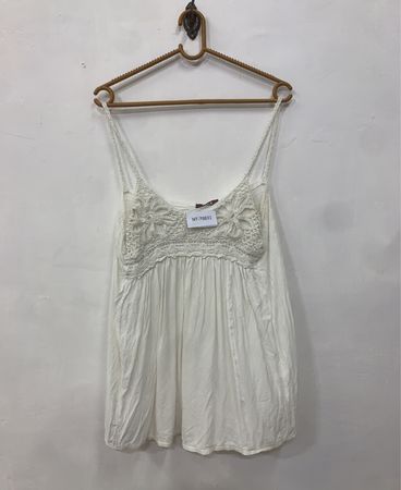 LINA Weiße gehäkelte Spaghetti-Trägerkleid