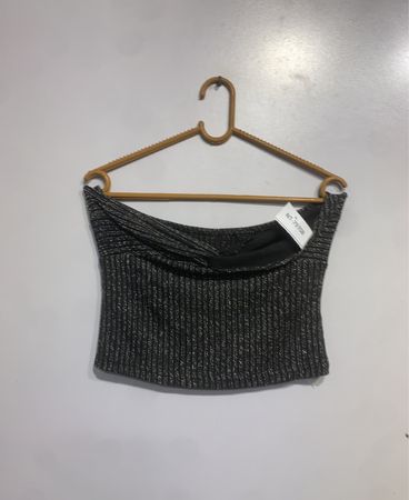 Schwarzes und silbernes gestreiftes Bandeau-Top
