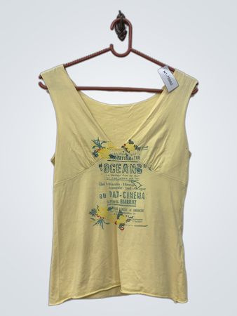 Gelbes Tanktop mit "OCEANS" Grafik