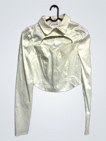 Weiße verkürzte Kragenshirt mit Ausschnitt
